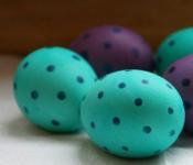 Как легко и быстро покрасить яйца на Пасху: 6 простых способов