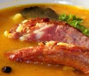 Гороховый суп с копчеными ребрышками: пошаговые рецепты