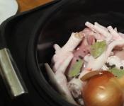 Холодец из курицы без желатина в кастрюле, в мультиварке: 6 рецептов
