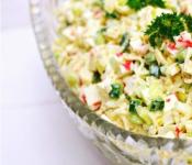 Классический салат из крабовых палочек: рецепты