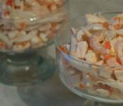 Салат «Царский» с красной икрой и креветками – лучшие рецепты